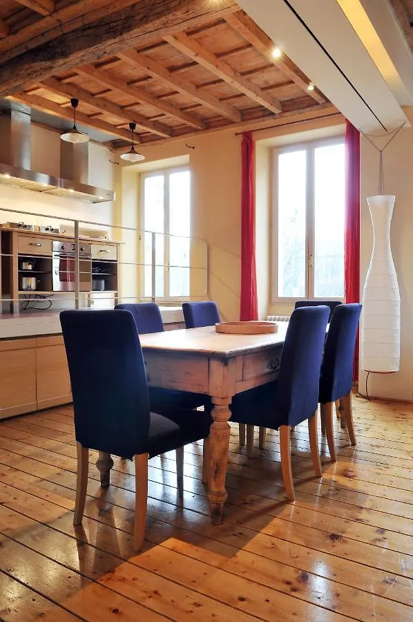 Splendid Housing Milano Apartment